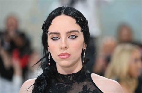 billie eilish hot photos|Billie Eilishs Stringy Bikini Selfie Just Revealed Her。